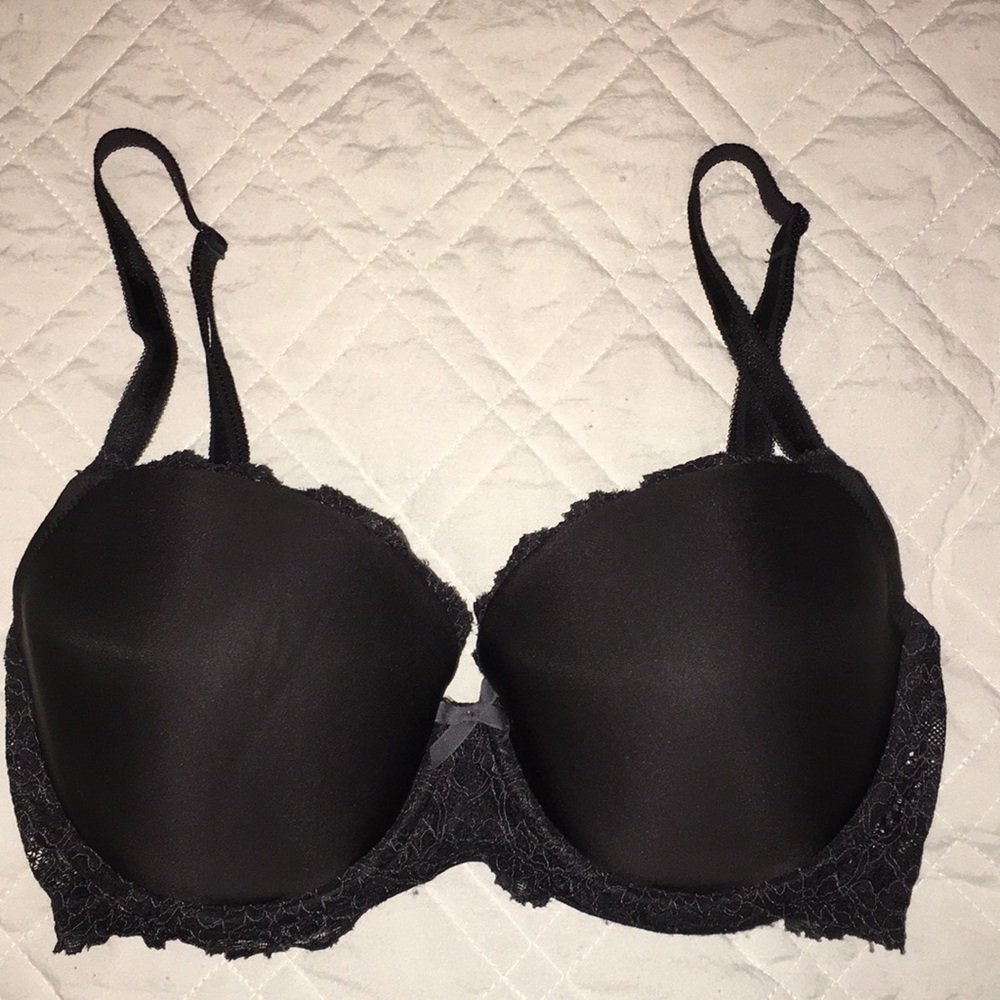 Black lace Victoria’s Secret bra